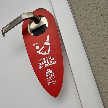Zen Rooms Kuta Tuban Suites Екстериор снимка
