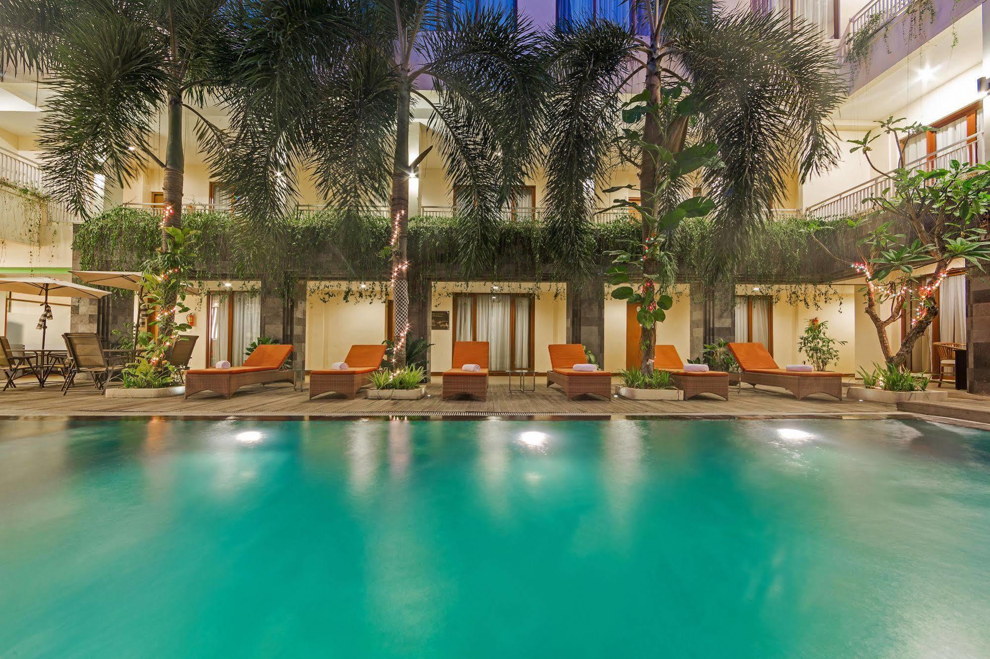 Zen Rooms Kuta Tuban Suites Екстериор снимка