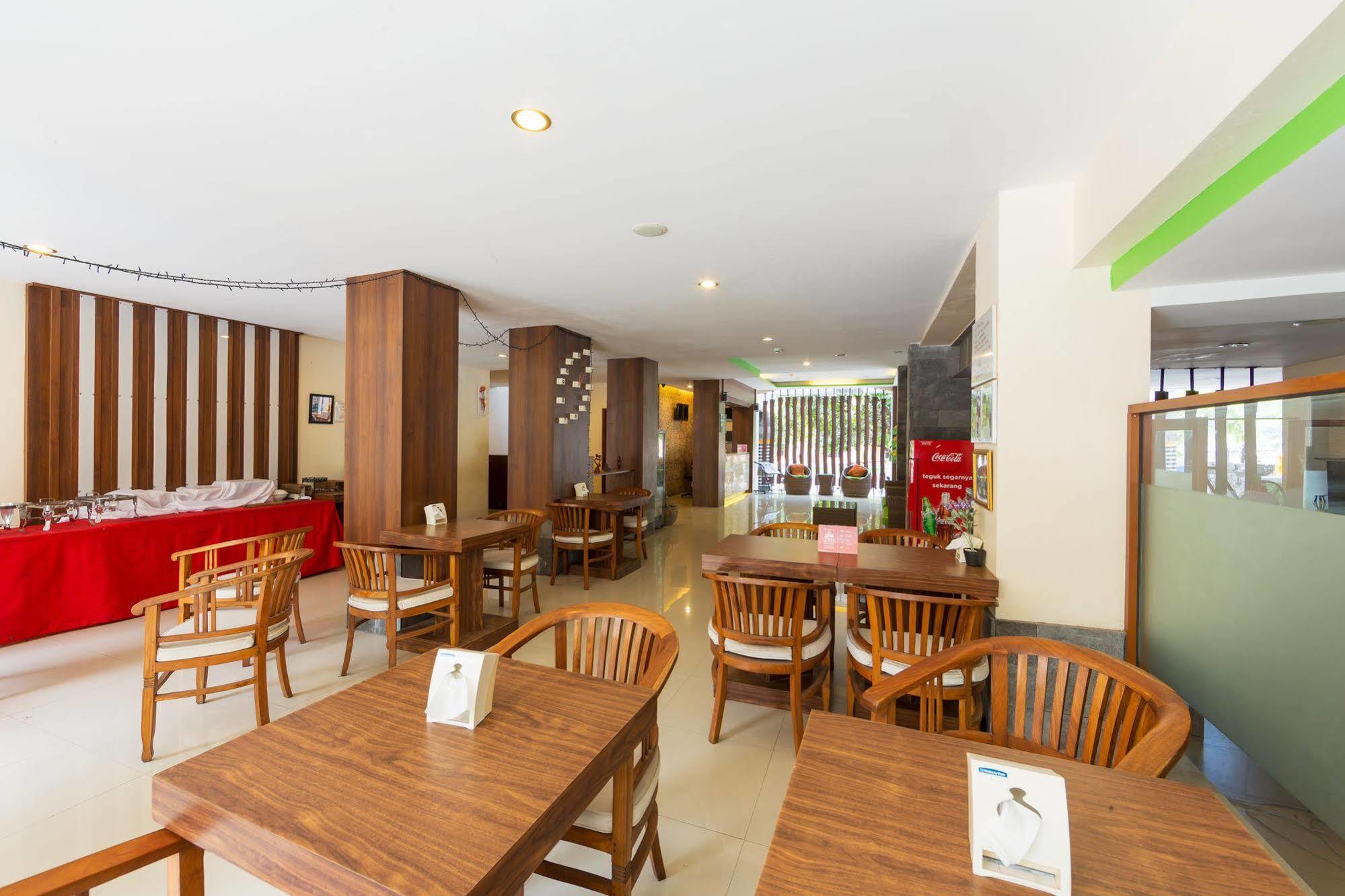Zen Rooms Kuta Tuban Suites Екстериор снимка