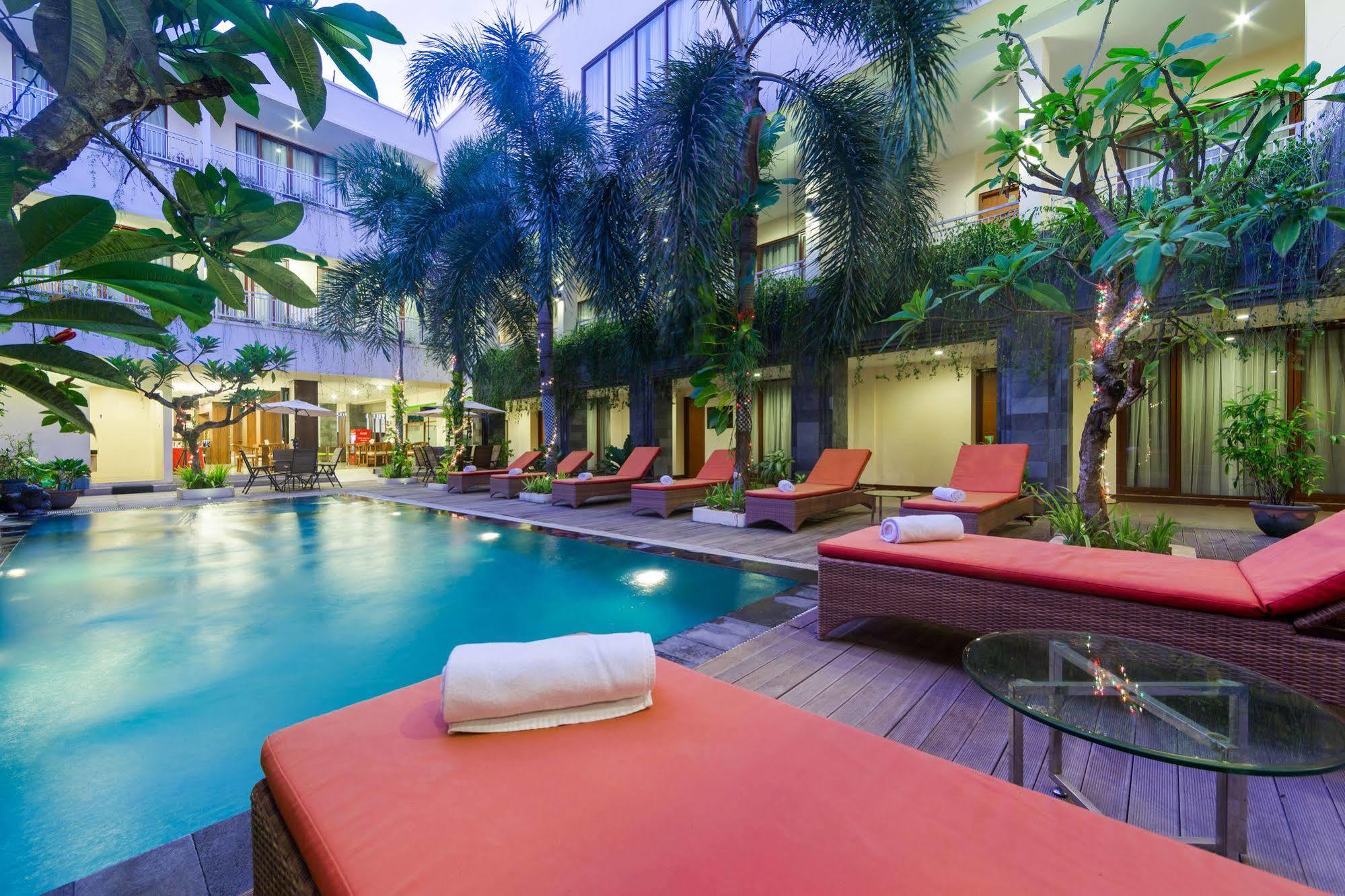 Zen Rooms Kuta Tuban Suites Екстериор снимка