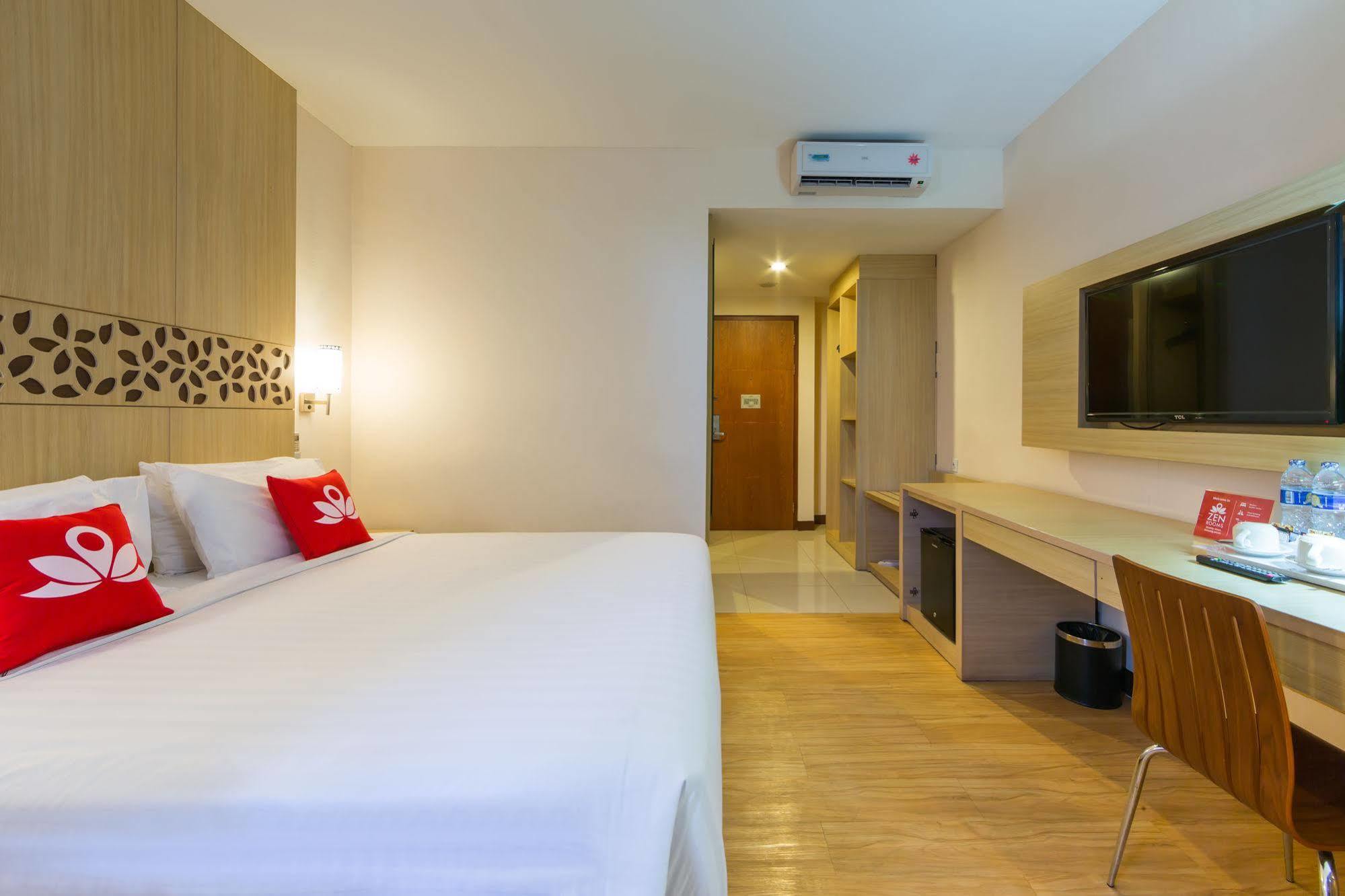 Zen Rooms Kuta Tuban Suites Екстериор снимка