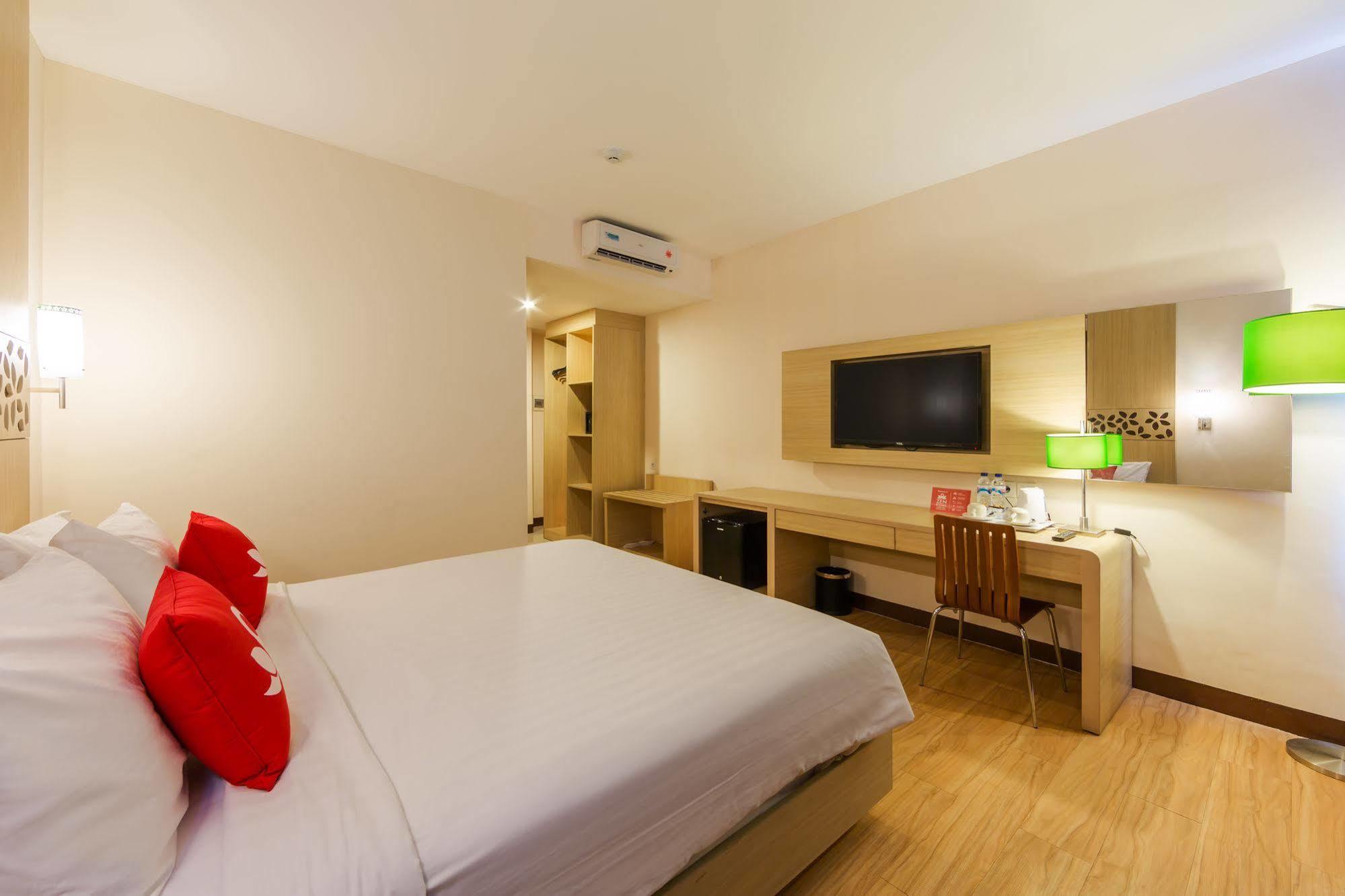 Zen Rooms Kuta Tuban Suites Екстериор снимка